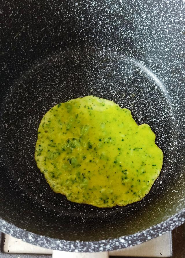 双色鸡蛋卷，宝妈们都能轻松搞定的宝宝营养辅食！