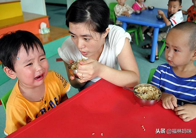 宝妈嫌幼儿园伙食不好，找老师理论！是伙食不好还是孩子太娇惯？