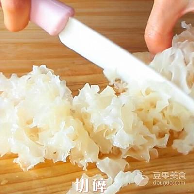 银耳苹果红枣羹——宝宝辅食