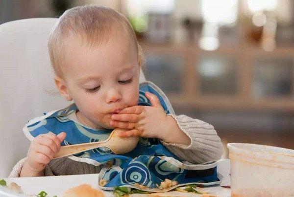 宝宝的这些行为，看似坏习惯，但其实却是一种隐形好处