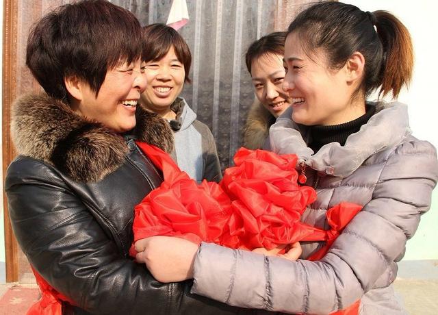 生了孩子后婆婆给钱，儿媳妇要收吗？其实可以大胆收下的