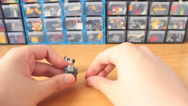 迷你乐高玩具机器人，拼装起来很容易，孩子们都喜欢玩（图解）