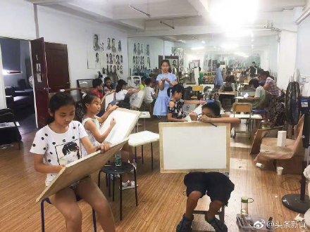 报培训班成家长隐私话题：“恨透了，但是别人的孩子都在上”