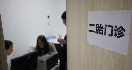 年近50怀上双胞胎，宝宝出生时却只有一个，一个星期后又进了产房