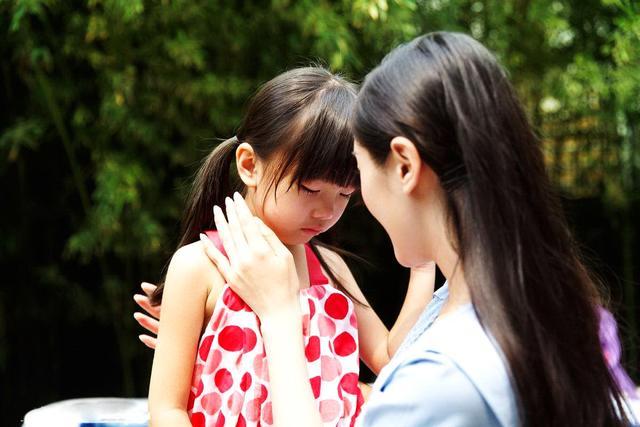 孩子四种表现都说明在幼儿园过得不开心，还可能受过老师语言暴力