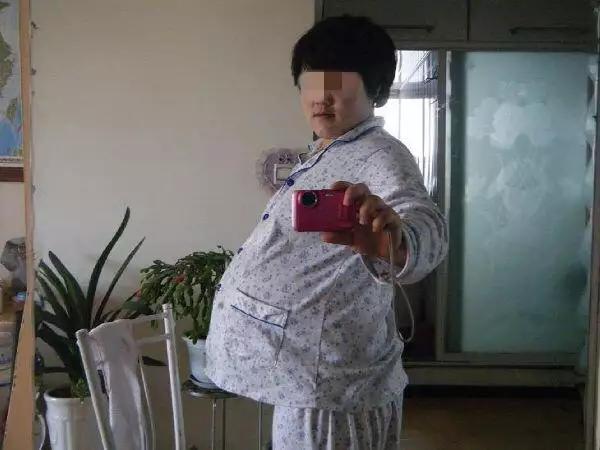 年近50怀上双胞胎，宝宝出生时却只有一个，一个星期后又进了产房