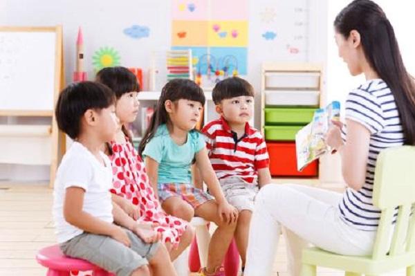 孩子四种表现都说明在幼儿园过得不开心，还可能受过老师语言暴力