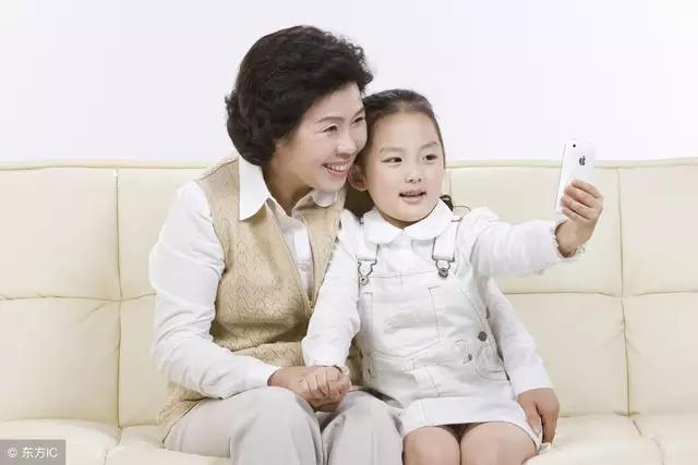 婆婆帮着带宝宝要不要给钱？年轻的宝妈们说得很中肯，也很贴心！