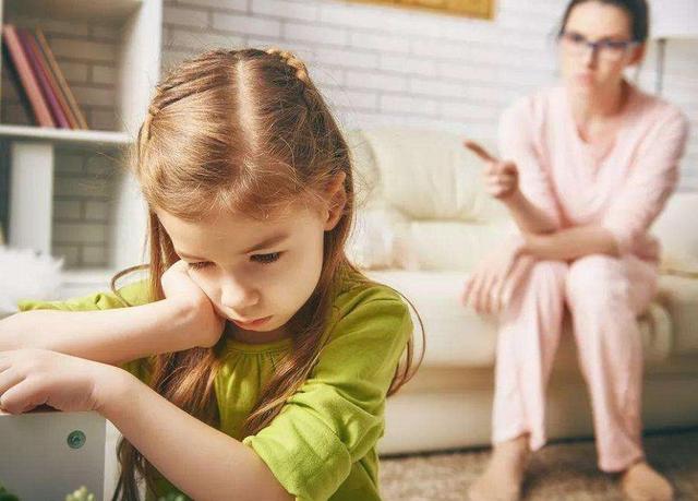 妈妈总是对孩子说这一句话，不仅起不到教育作用，还会伤到孩子