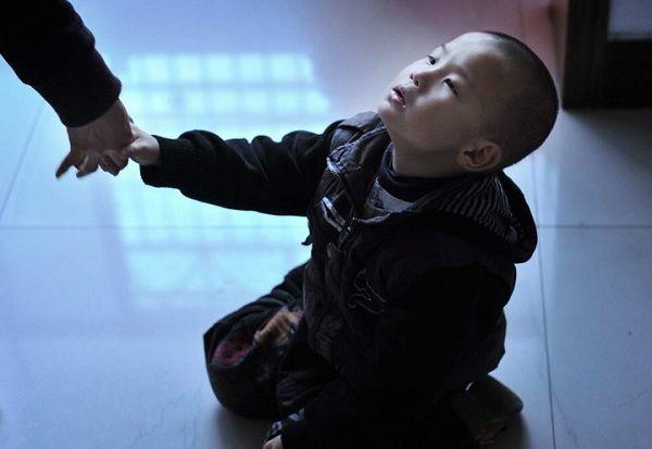 作为自闭症孩子的父母，很心酸、很累，但是他们没有办法