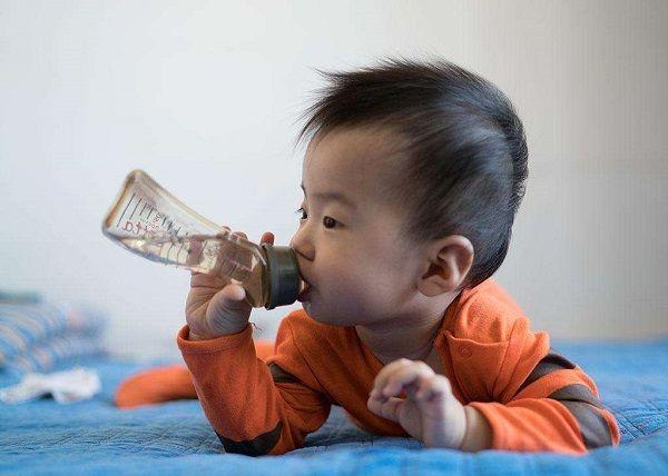 冬季是感冒高发期，宝妈给宝宝洗澡的时候，注意细节很重要