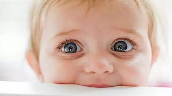 爸爸容易遗传给孩子的特征有哪些？有一项传男不传女