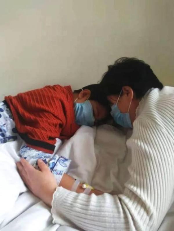 骨髓配型成功却无钱手术 14岁男孩央求爸妈：不治了