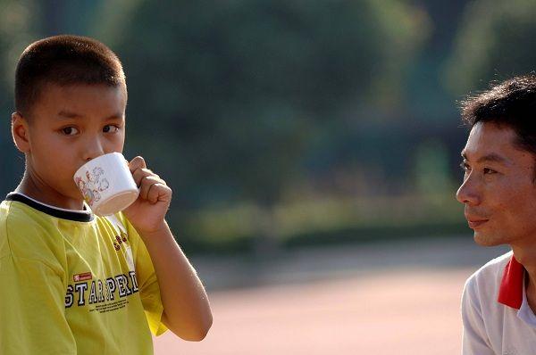 作为自闭症孩子的父母，很心酸、很累，但是他们没有办法