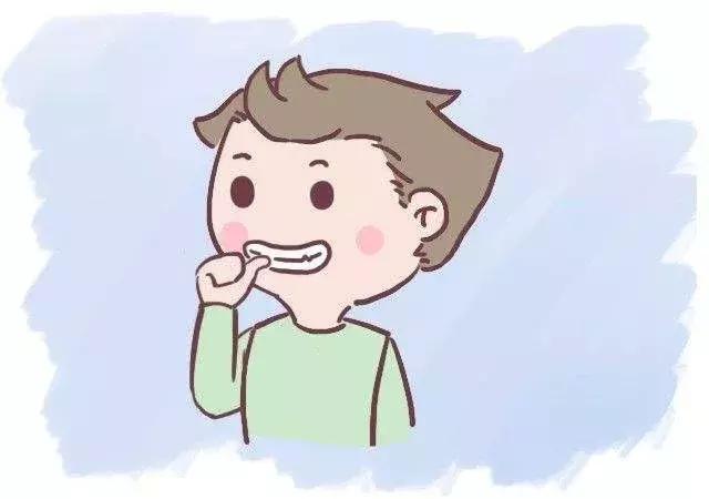 啃指甲、吃手、咬铅笔……孩子小动作背后暗藏心理问题，要警惕