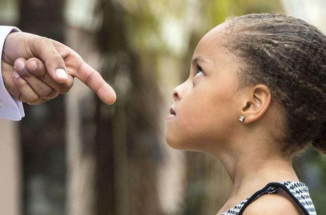 妈妈总是对孩子说这一句话，不仅起不到教育作用，还会伤到孩子