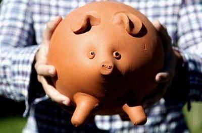 孩子偷拿了家里的钱，妈妈发现后的做法很明智，家长再没少过钱