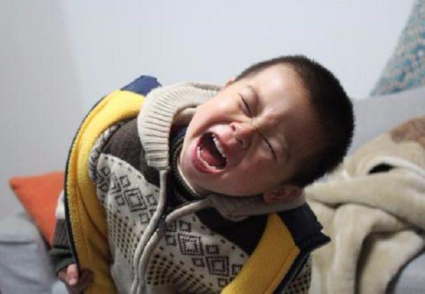 男人生活邋遢，带出来的孩子臭毛病更多，女人只能受苦受累