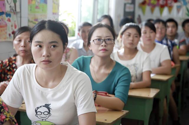 参加家长会，孩子喜欢父母穿成啥样？这4点特征会让孩子不高兴的