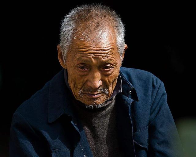 只有一个孩子的父母，晚年生活是什么样子？大多逃不开这3种状态