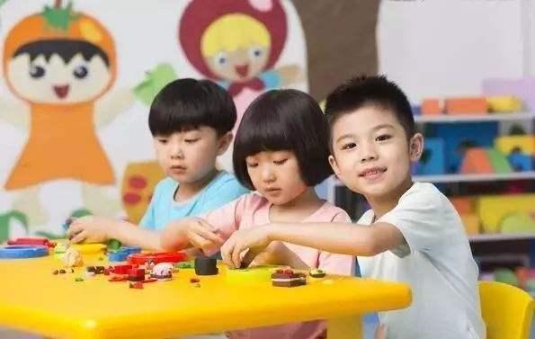 参加家长会，孩子喜欢父母穿成啥样？这4点特征会让孩子不高兴的