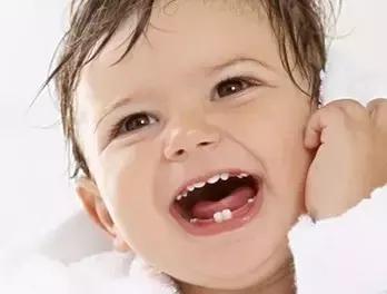 宝宝长牙竟这么痛苦！如何缓解宝宝长牙期的不适？