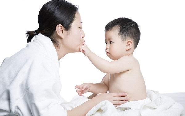妈妈有三个特征容易遗传给男孩，第三种情况，孩子挺悲剧