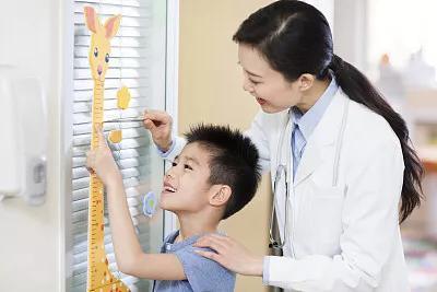 孩子几点睡长高?不是8点,也不是9点,儿科专家说出了最佳答案