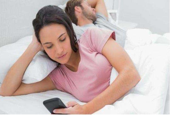 怀孕后，当孕妈在玩着手机熬着夜，意外吗？胎儿却在做这些事情