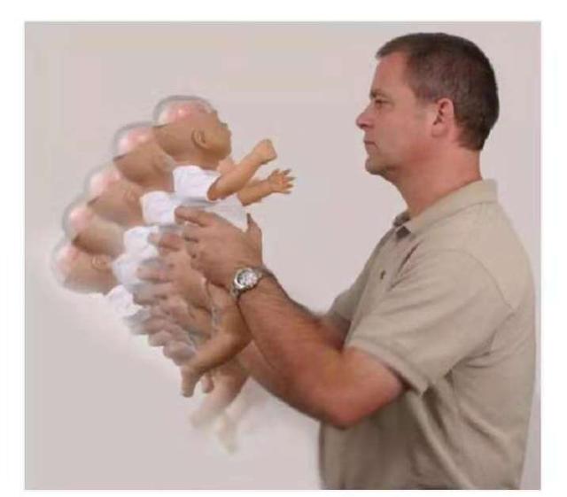 爸爸这样哄娃,9个月宝宝成“脑瘫”!这种哄娃方式千万不能有!