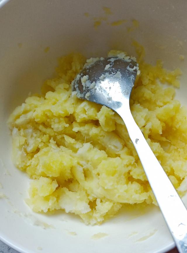 改良版三文鱼土豆饼，1岁宝宝的营养辅食，自评95分