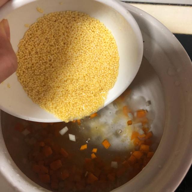 新手妈妈做的第一道辅食，南瓜茭白小米粥，90分！