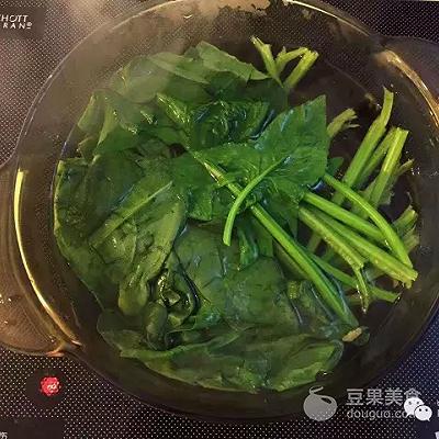 宝宝辅食:彩蔬菠菜饼