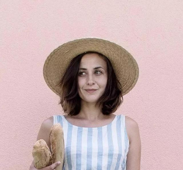 老妈教女儿拾垃圾画画，却引起全球性效仿！这才是全世界最美的画……