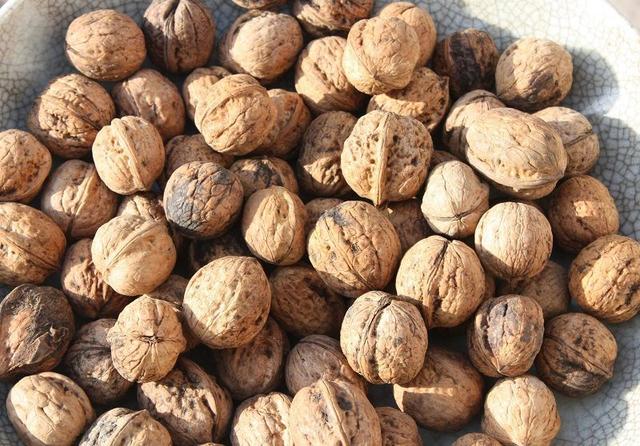 想要一个聪明健康的宝宝，孕期要这么吃，不要错过这些坚果