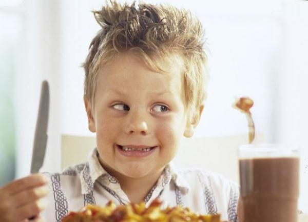 孩子常吃3种“早餐”，可能伤身体还不“长个”，家长最好别再做