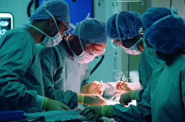 女性剖腹产是在上午好还是下午好？医生可能不会明说，产妇别忽视