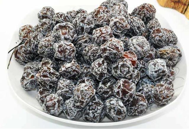 冬季寒冷干燥,给孩子煮一水果喝,润肺止咳,没苦药味,孩子爱喝