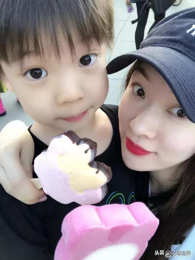 嗯哼说“我想八岁娶妈妈”！好的家庭教育，不是把孩子放在第一位
