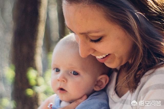 对于0—2个月的宝宝，怎样才能有效的刺激宝宝的大脑发育呢？