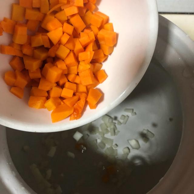 新手妈妈做的第一道辅食，南瓜茭白小米粥，90分！