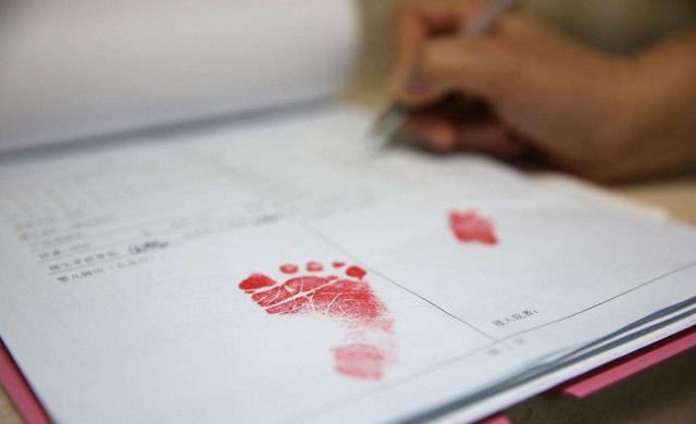 除了出生证以外，新生儿还有两个重要证件要办，没办以后会很麻烦