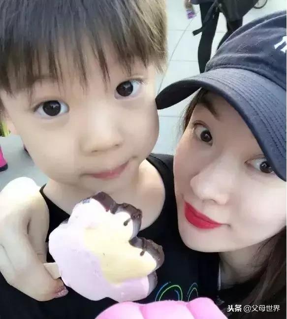 嗯哼说“我想八岁娶妈妈”！好的家庭教育，不是把孩子放在第一位