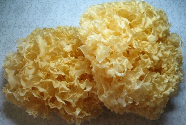 冬季寒冷干燥,给孩子煮一水果喝,润肺止咳,没苦药味,孩子爱喝