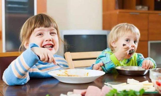 给宝宝补充维生素AD滴剂，到几岁停止？看看世卫组织的权威建议