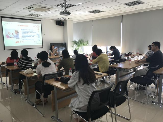 三个真实的故事告诉妈妈,孩子断奶后要不要喝奶粉