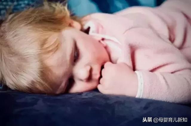 酒精擦拭能退烧？九月大男婴险因此丧命，这3个退烧谣言不可信