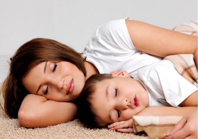 从0岁到1岁，宝宝最常见的五种睡眠问题和解决方法，家长收藏