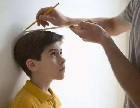 家长留意了：1-18岁男女孩最新身高标准，你家孩子达标了吗？