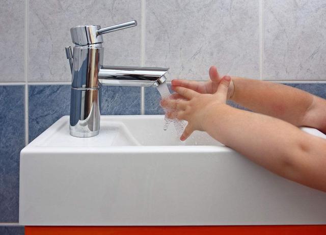 孩子怎么又感冒了？危害“免疫力”的四种行为，父母要尽量避开哦